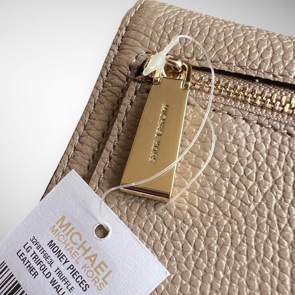 NWT Michael Kors Large Pebbled Leather Tri-Fold Wallet in Truffle (Nude) $158 - Picture 6 of 17